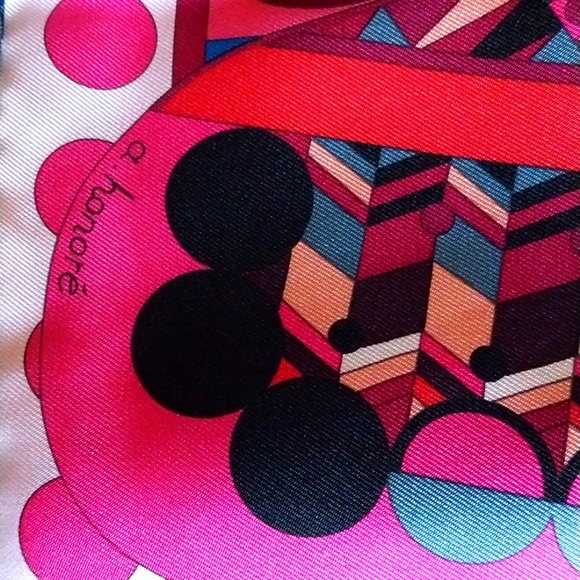 Hermes utterly incredible scarf 100% silk its just been sitting in the box nwot - Picture 7 of 8